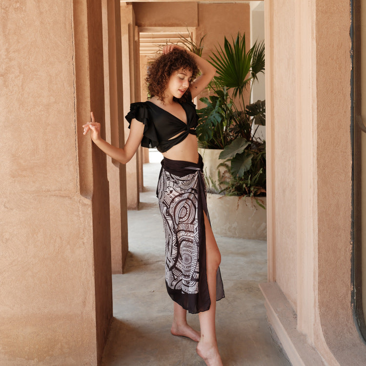 Women's geometry black white bikinis with sarong/cover up